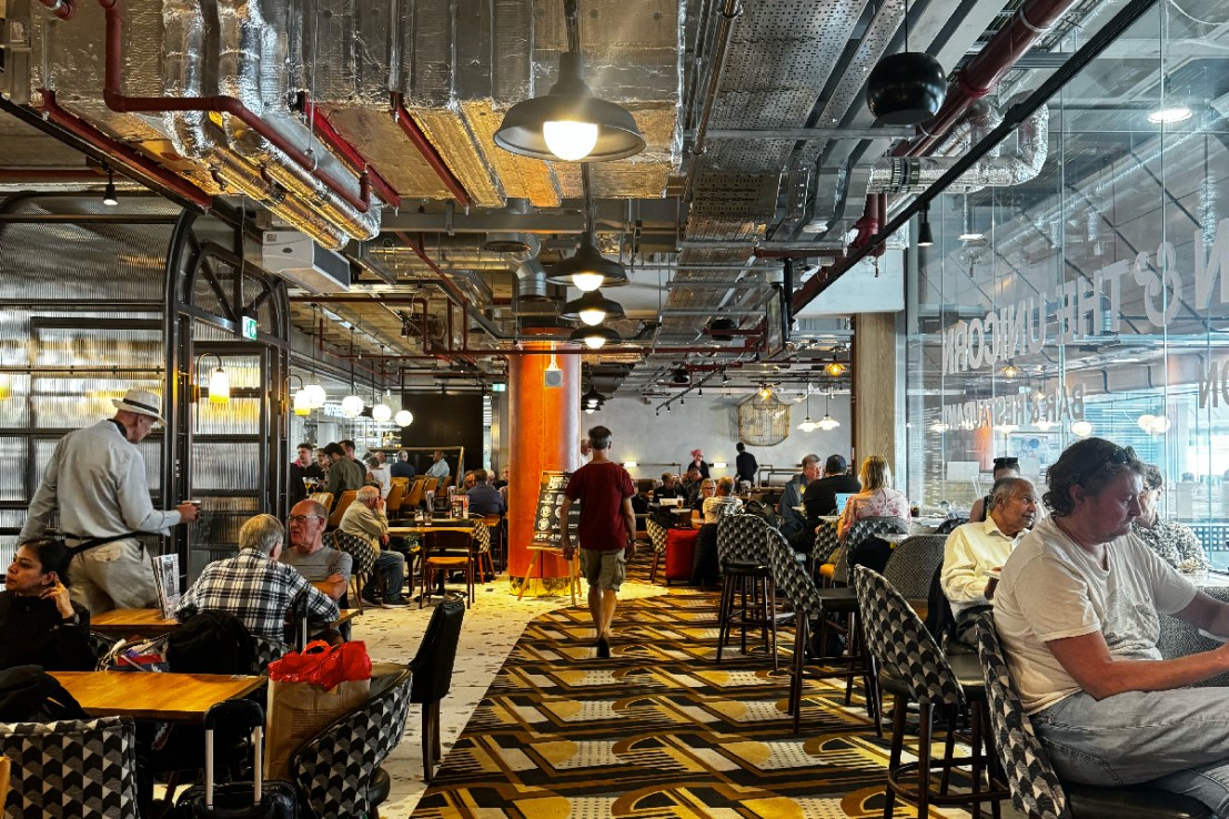 JD Wetherspoon's mega-pub in Waterloo Station
