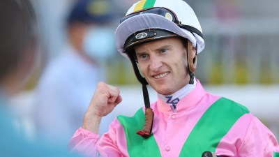 Zac Purton riding a horse during a race in the Lung Kong Handicap, representing the successful Purton-Size partnership.