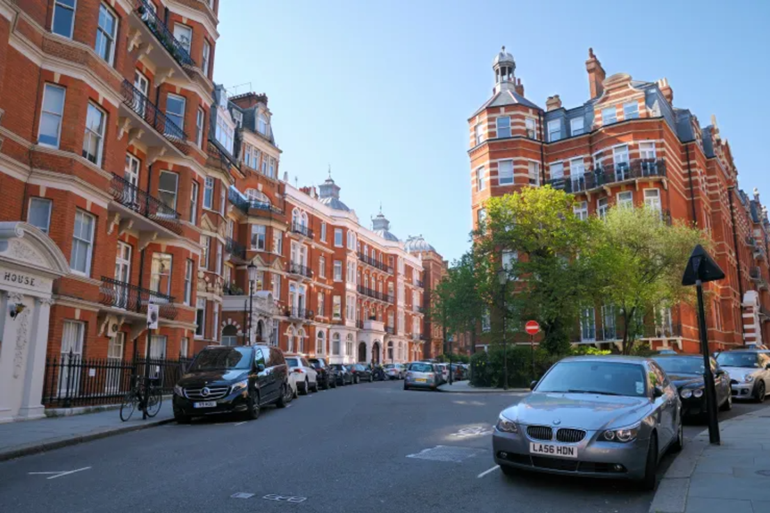 Elegant red brick mansion blocks at Kensington Court in the Royal Borough of Kensington and Chelsea in London. (Photo by: Chris Harris/UCG/Universal Images Group via Getty Images)
