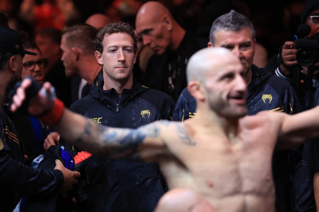 ANAHEIM, CALIFORNIA - FEBRUARY 17: Alexander Volkanovski  of Australia prepares to face Ilia Topuria in their featherweight title fight as  Mark Zuckerberg looks on during UFC 298 at Honda Center on February 17, 2024 in Anaheim, California. (Photo by Sean M. Haffey/Getty Images)