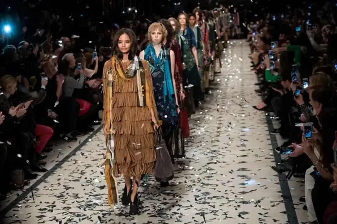 LONDON, ENGLAND - FEBRUARY 23:  A model walks the runway at the Burberry Prorsum show during London Fashion Week Fall/Winter 2015/16 at perk's Field on February 23, 2015 in London, England.  (Photo by Ian Gavan/Getty Images)