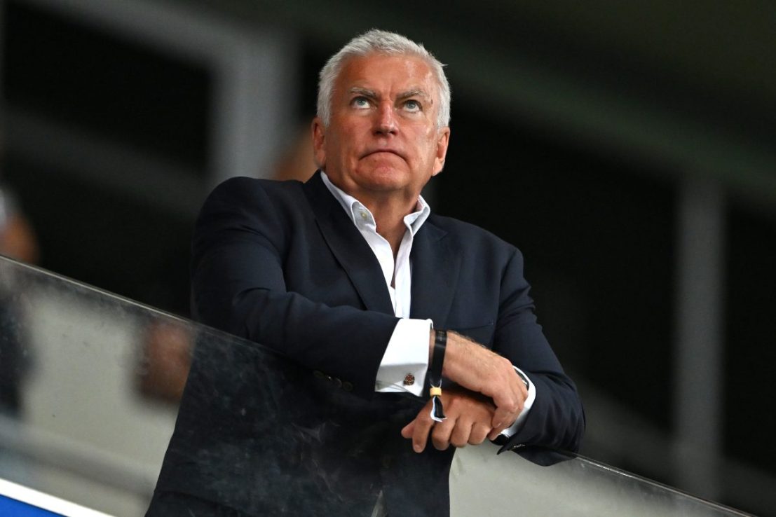 Bill Sweeney could be ousted as Rugby Football Union chief executive this evening when member clubs vote on his future.