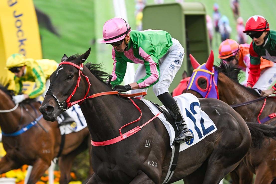Bundle Award was last seen finishing seventh in the Hong Kong Derby 
