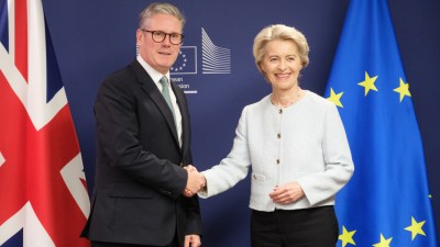 UK-EU border alignment discussion, highlighting &pound;15bn GDP impact and trade concerns, with a focus on economic implications