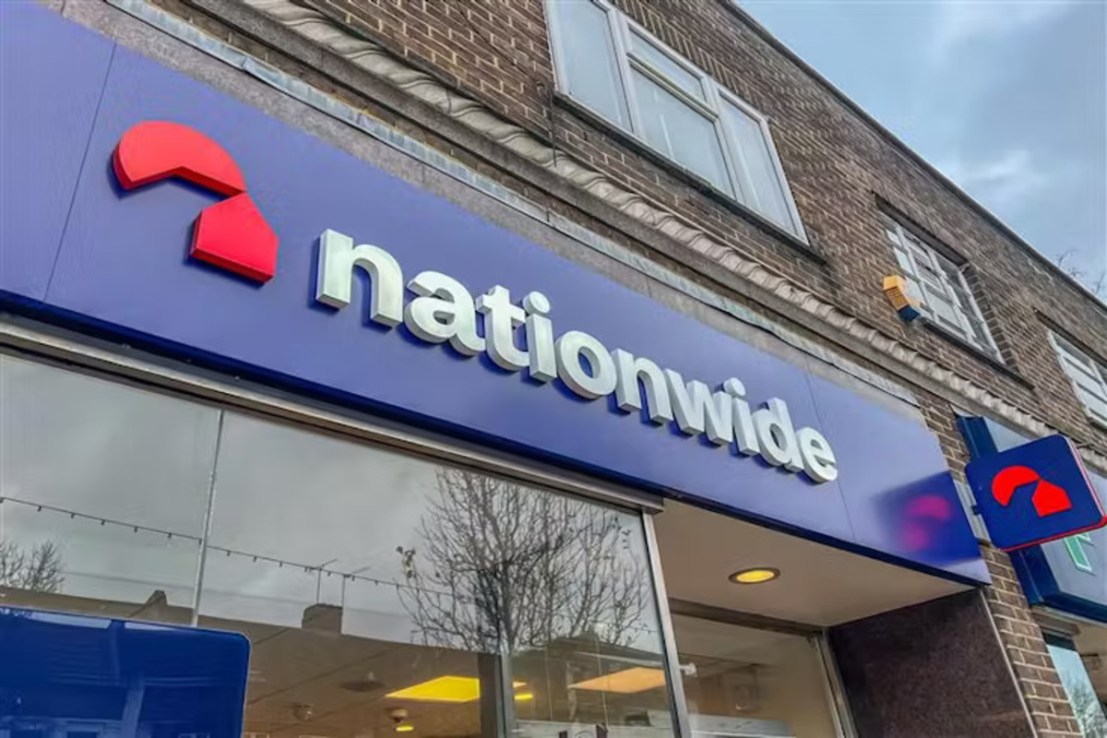 Nationwide hands customers £100.