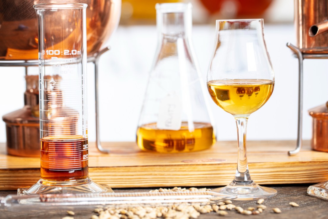 The London Bridge Distillery School is one of the only places in London where whisky lovers can take part and experience the blending process.