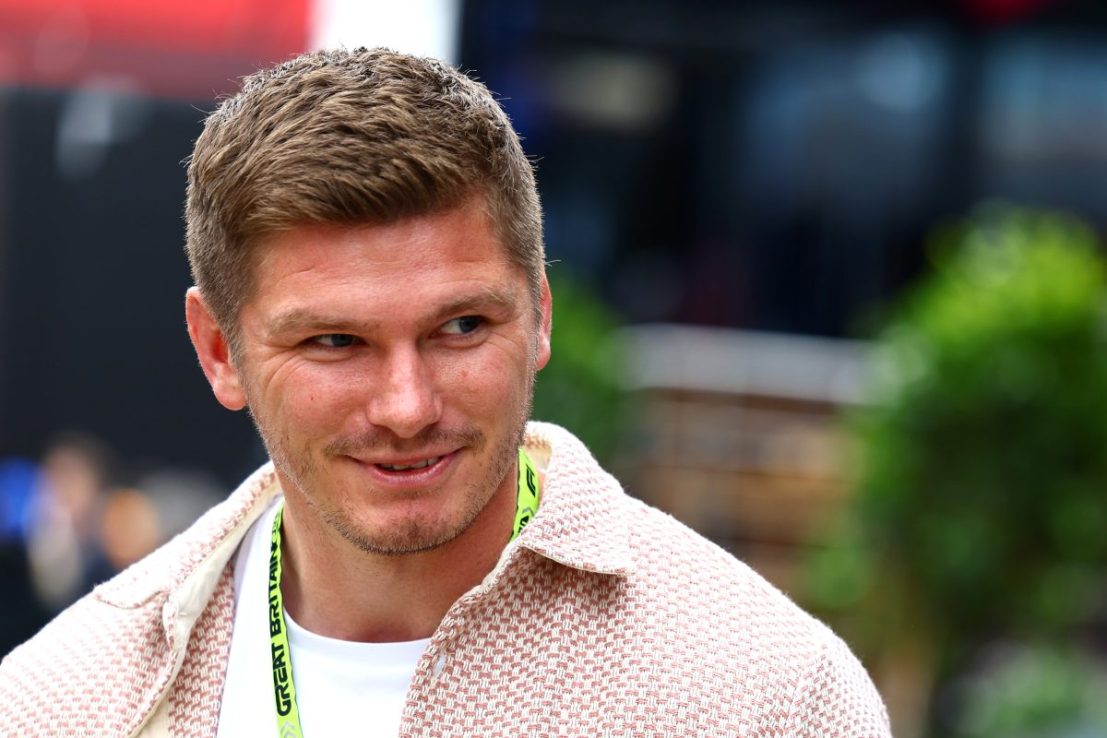 Former England rugby captain Owen Farrell has returned to the Premiership after Saracens paid a reported €200,000 to release from his French contract.