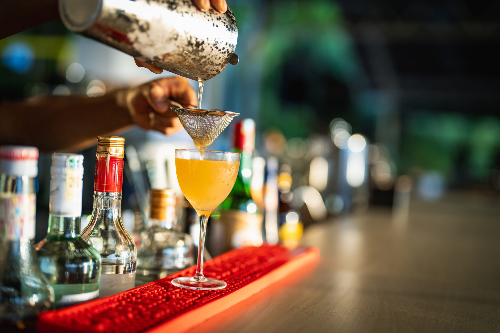 London cocktail chain Simmons enters administration amid site closures