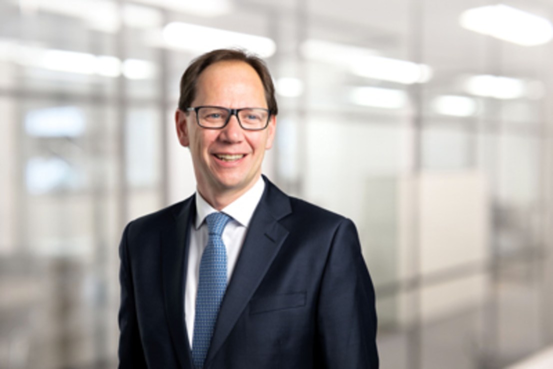 Atom chair Lee Rochford.