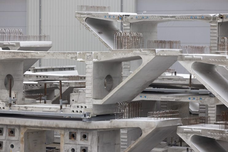 Oxford Instruments stock rally graph showing a 9.93% increase despite early profit disruption in the manufacturing sector