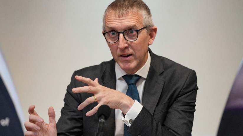 Breaking news concept with digital world map and network connections, symbolizing global communication and technology.