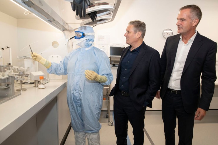 Starmer and Peter Kyle visiting an Astrazeneca factory