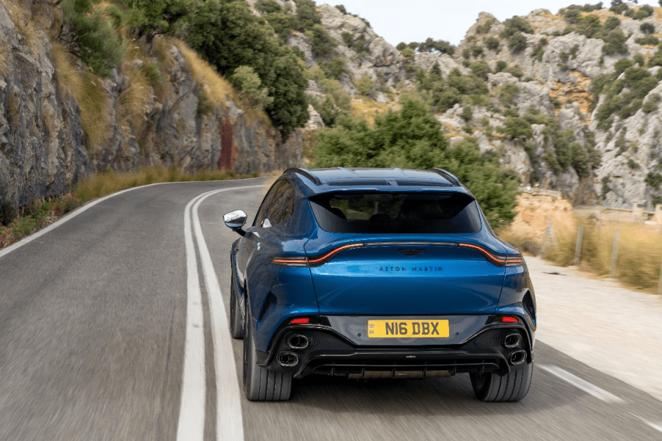 Aston Martin DBX S