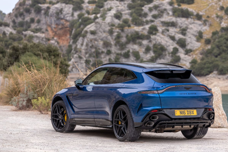 Breaking news graphic with the headline General and abstract blue and grey background elements for a business website article