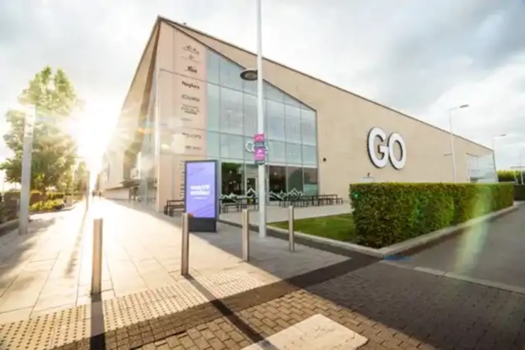 Breaking news preview screen with headline and article categories displayed on a professional news website interface