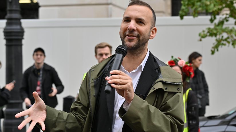 Breaking news concept with digital globe, newspaper headlines, and business charts in a dynamic blue tech-themed setting