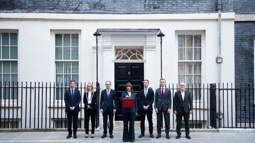 Breaking news update on current events with relevant visuals in a business context for a professional audience