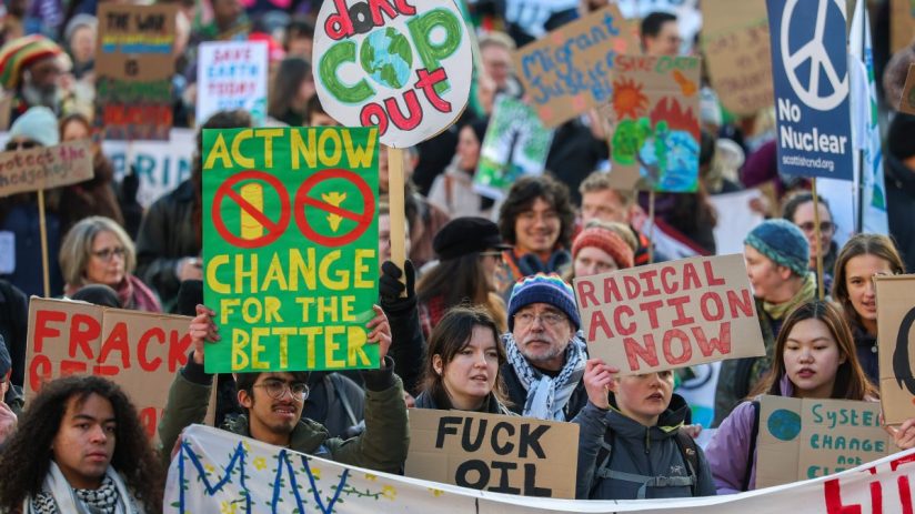 Breaking news coverage with business professionals discussing economic trends in a modern conference room setting