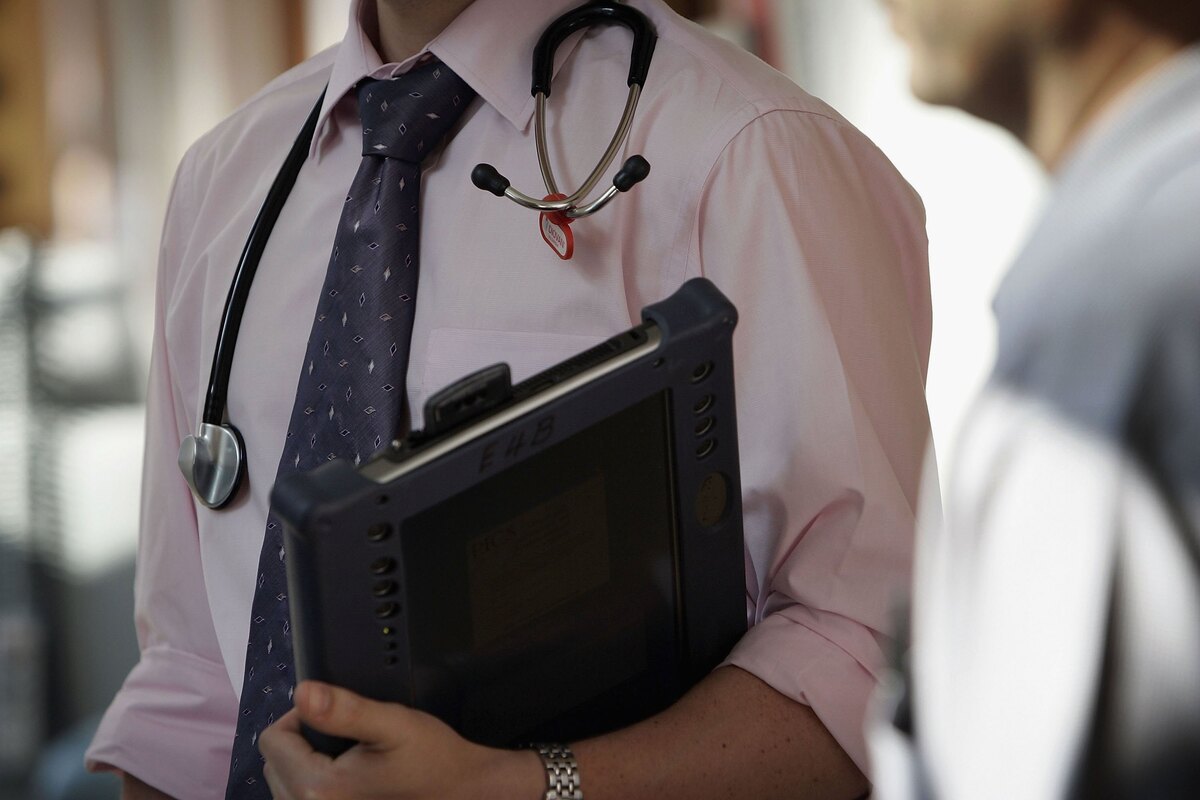 ‘Sick at the desk’ workforce crisis costs UK economy billions every year