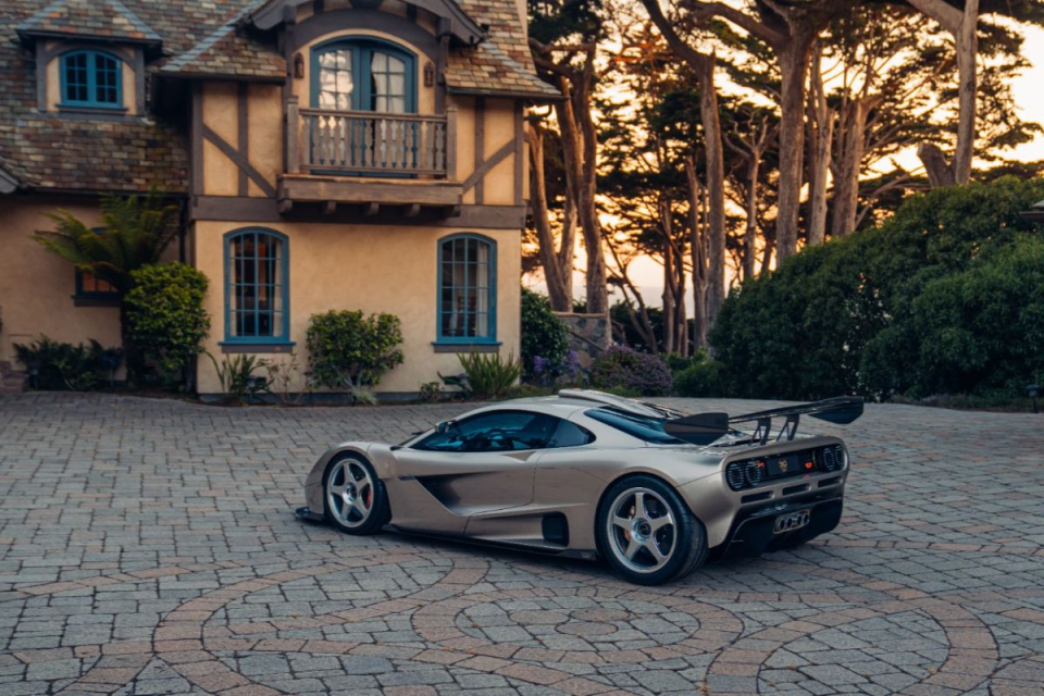 Breaking news concept with a digital globe and headlines, representing global news coverage and information dissemination