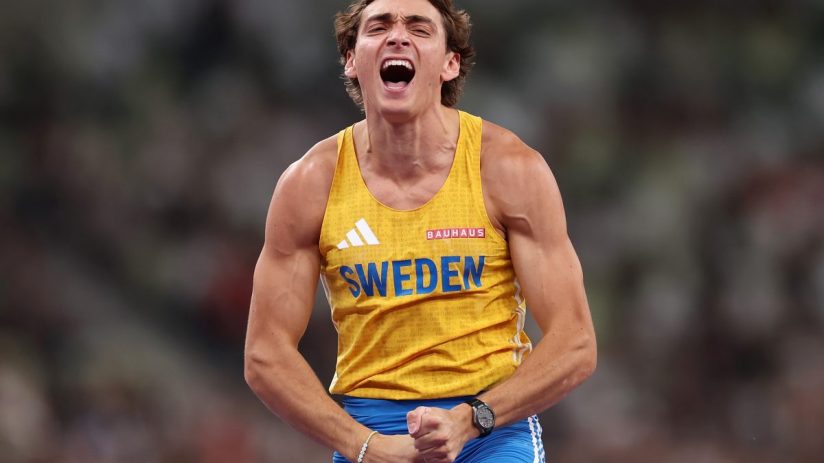 GettyImages 2237037423 showing dynamic business meeting with diverse team discussing innovative strategies in modern offic...