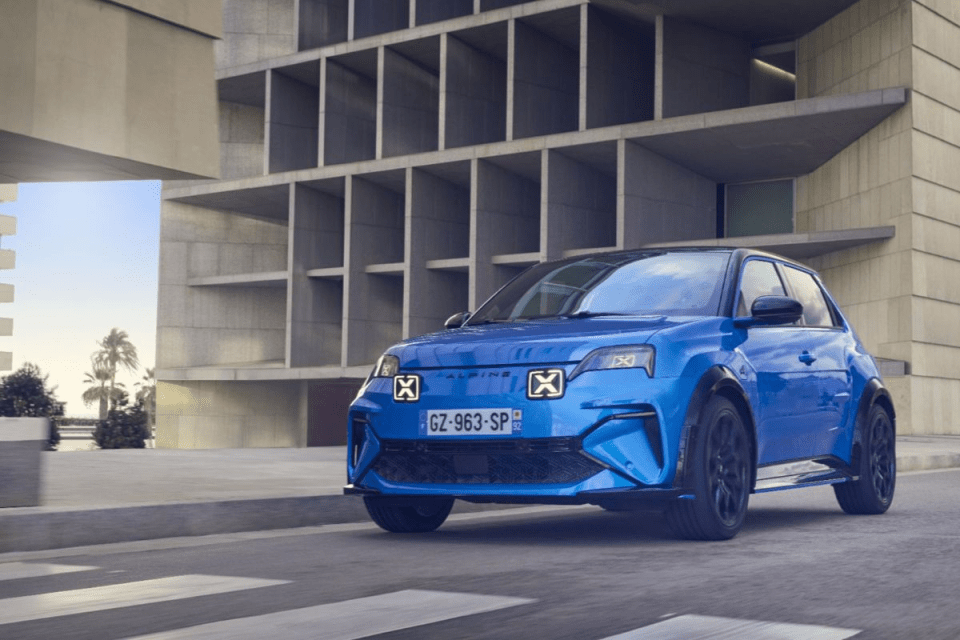 Breaking news update with headline highlights and key information for general category news readers