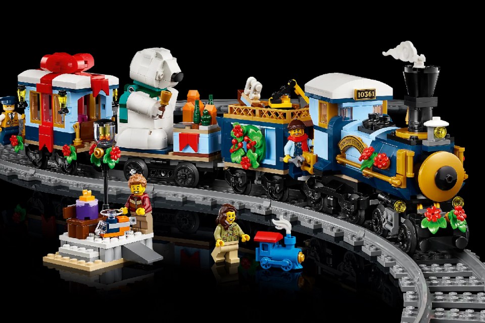 Christmas gifts 2025: Colorful LEGO bricks scattered on a table, showcasing creativity and play in a business context.