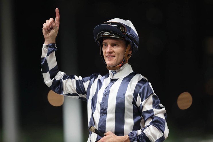 Breaking news headline with date July 12, 2023, highlighting HV R8 X17 2661o event on a general news website.