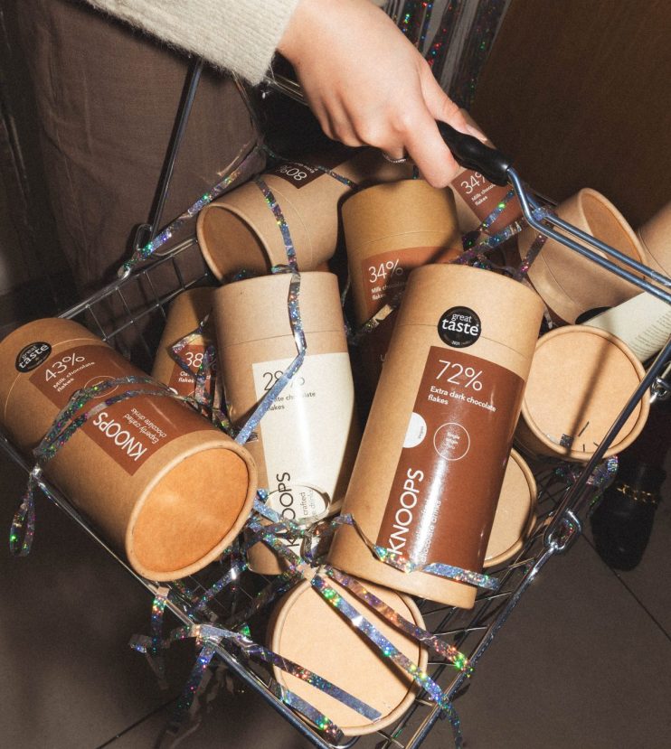 Knoops III building exterior showcasing modern architecture with glass facade and surrounding urban landscape