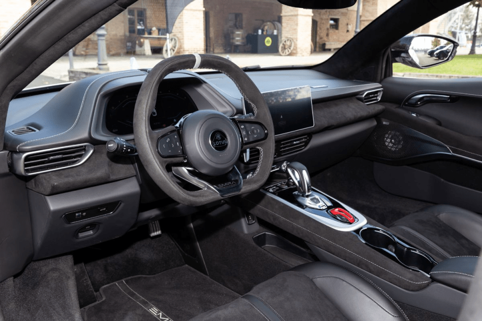 Breaking news concept with a digital world map background, highlighting global communication and connectivity trends