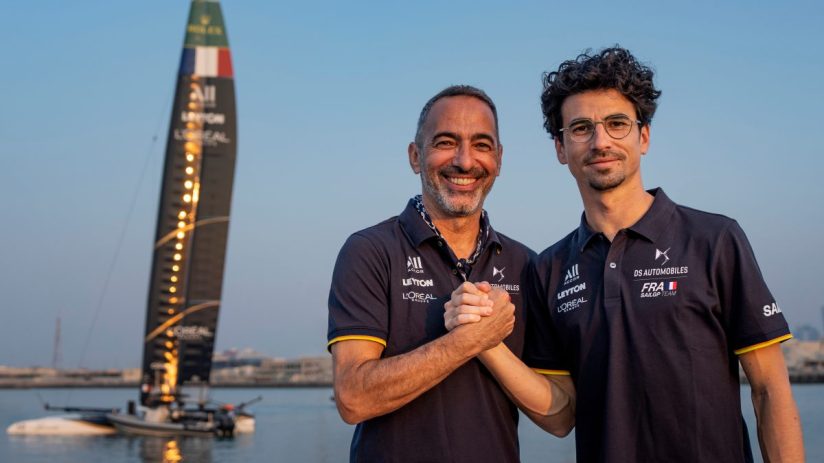 Breaking news event scene with business professionals discussing strategies in a modern office setting, DS BM209043 2.