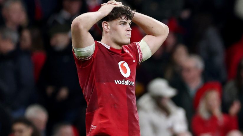 GettyImages 2262832390 featuring a business conference with diverse professionals engaged in discussion around a conferenc...