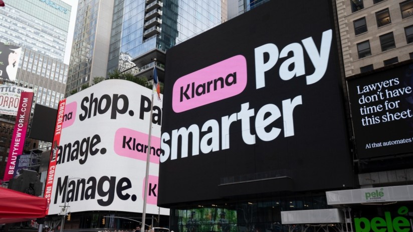 Klarna IPO announcement showcased on Times Square billboard, highlighting fintech growth and market anticipation
