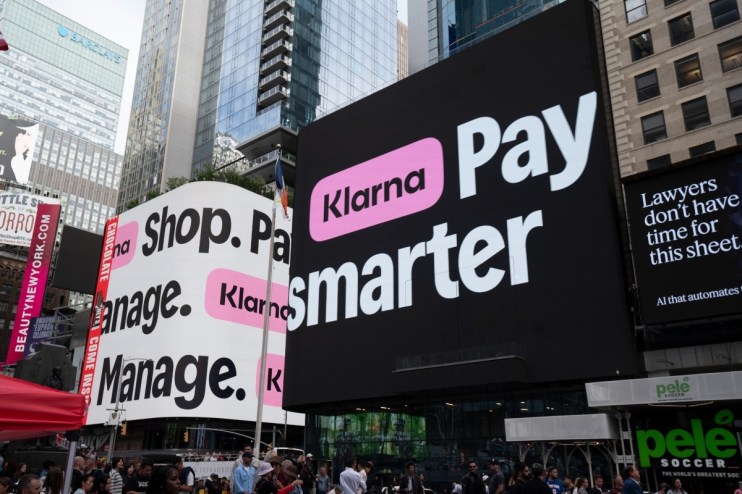 Klarna IPO announcement showcased on Times Square billboard, highlighting fintech growth and market anticipation