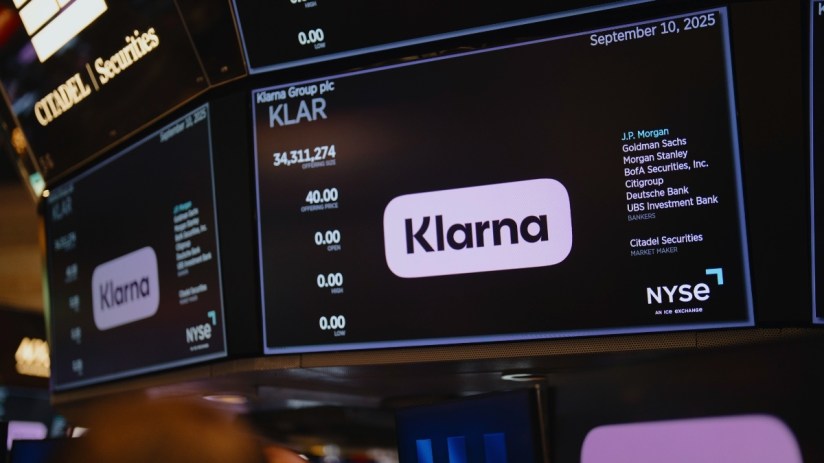 Klarna IPO trading scene with stock market charts and business professionals discussing investment strategies