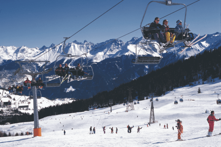 Without specific details about the articles content or the image, Im unable to generate a relevant and descriptive alt tex...