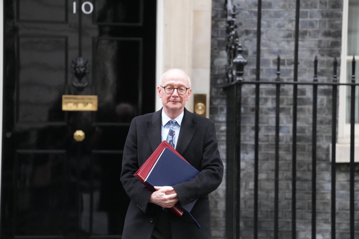 Government mulls U-turn on youth minimum wage pledge