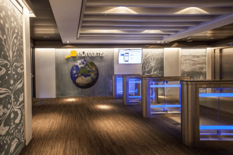 Modern office space design at eDreams headquarters, showcasing open-plan layout and contemporary furnishings