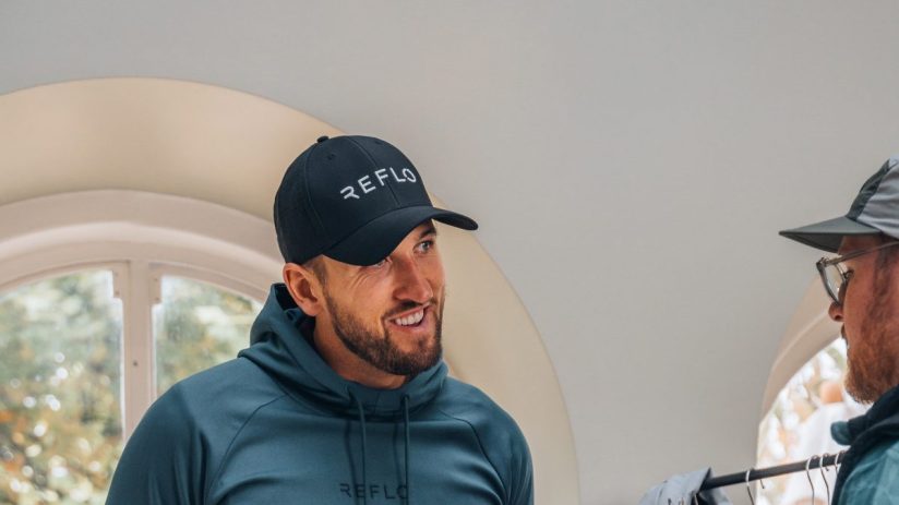 Harry Kane in action for Reflo, showcasing soccer skills on the field, wearing team uniform, during a competitive match.