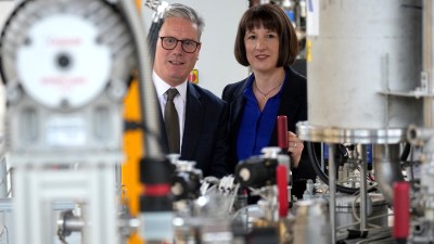 Keir Starmer and Rachel Reeves touring PsiQuantum, highlighting advancements at the worlds largest quantum technology company