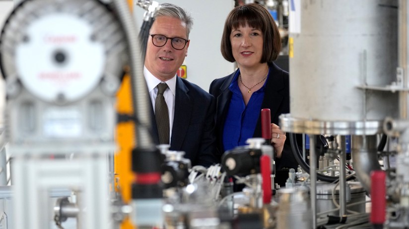 Keir Starmer and Rachel Reeves touring PsiQuantum, highlighting advancements at the worlds largest quantum technology company