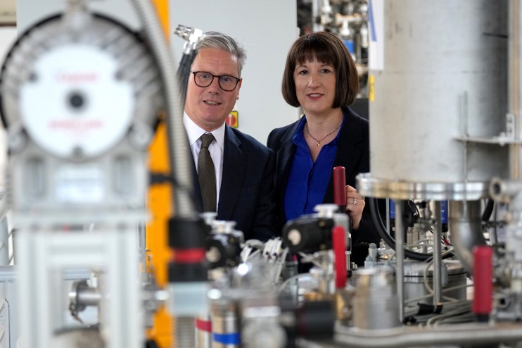 Keir Starmer and Rachel Reeves touring PsiQuantum, highlighting advancements at the worlds largest quantum technology company