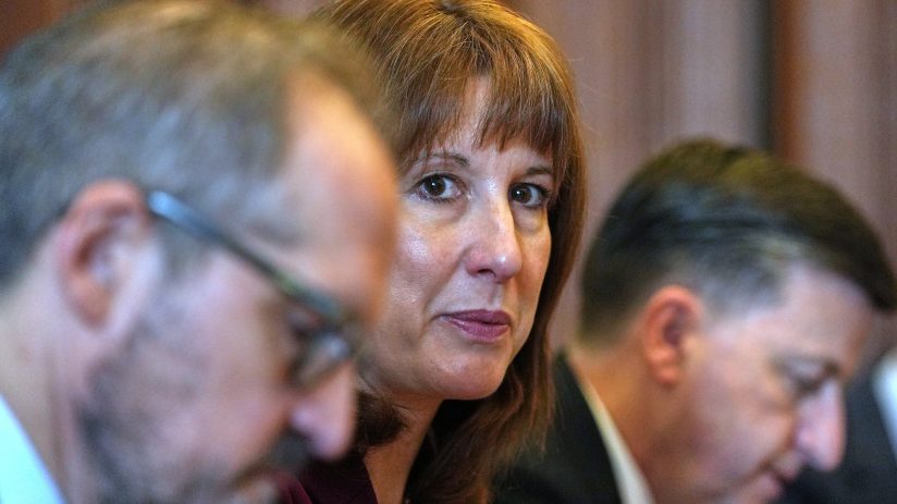 Rachel Reeves in a meeting with oil industry executives discussing energy strategies and future collaborations.