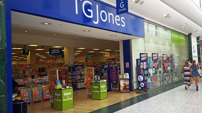 Breaking news concept with abstract design and vibrant colors, highlighting the latest updates on a general news website.