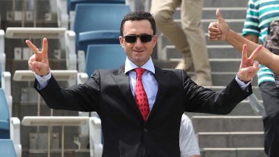 Breaking news headline with blurred background, emphasizing current events and journalistic reporting for a general news w...