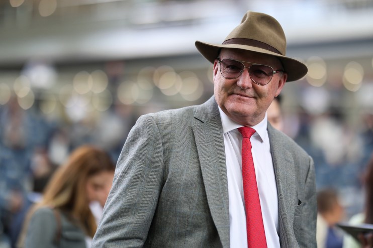 Breaking news icon with a clock representing urgency and timeliness in reporting current events and updates.