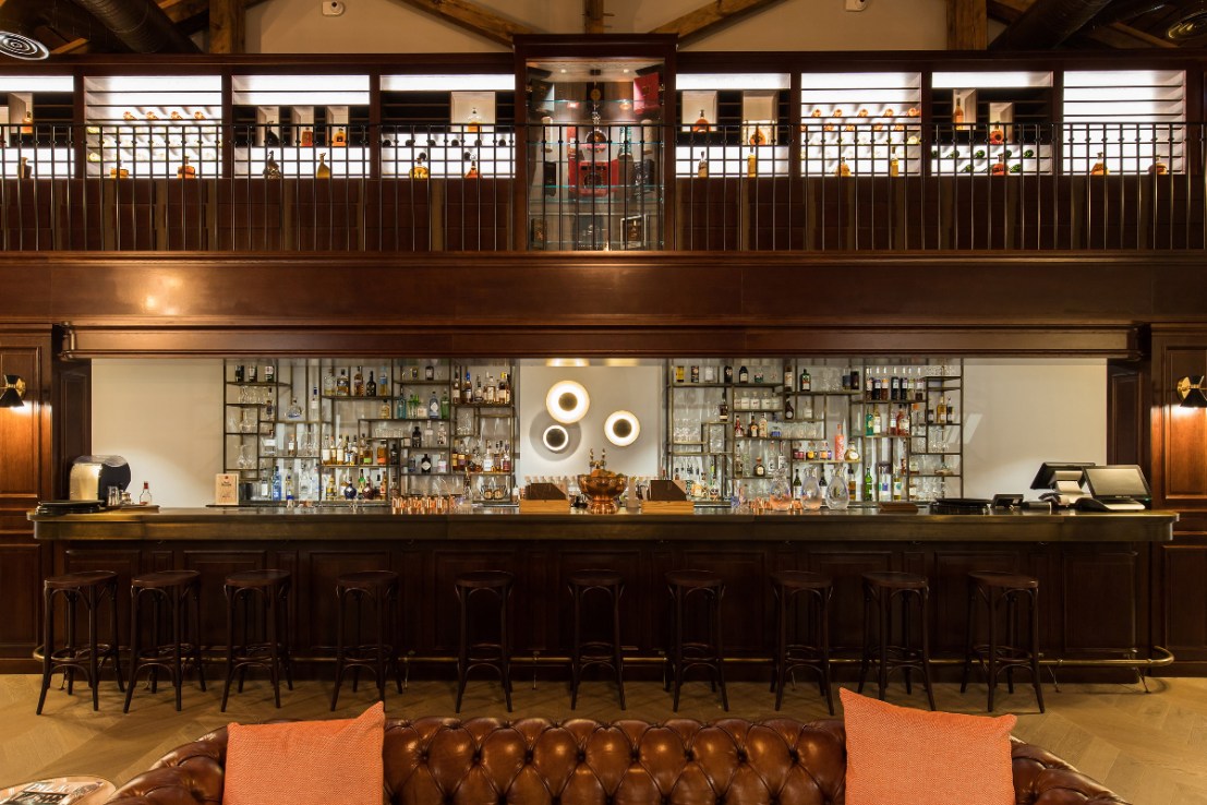 The Hôtel Chais Monnet & Spa Bar 1838 with 330 Cognac brands