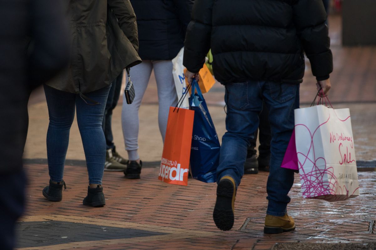 ‘How long can the pain continue?’ Consumer confidence falls again