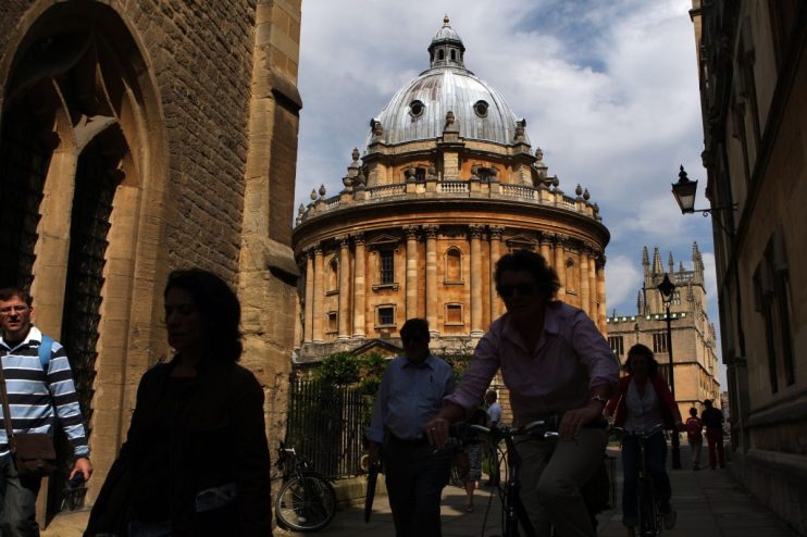 Oxford University spinouts showcasing innovation and entrepreneurship in a business setting