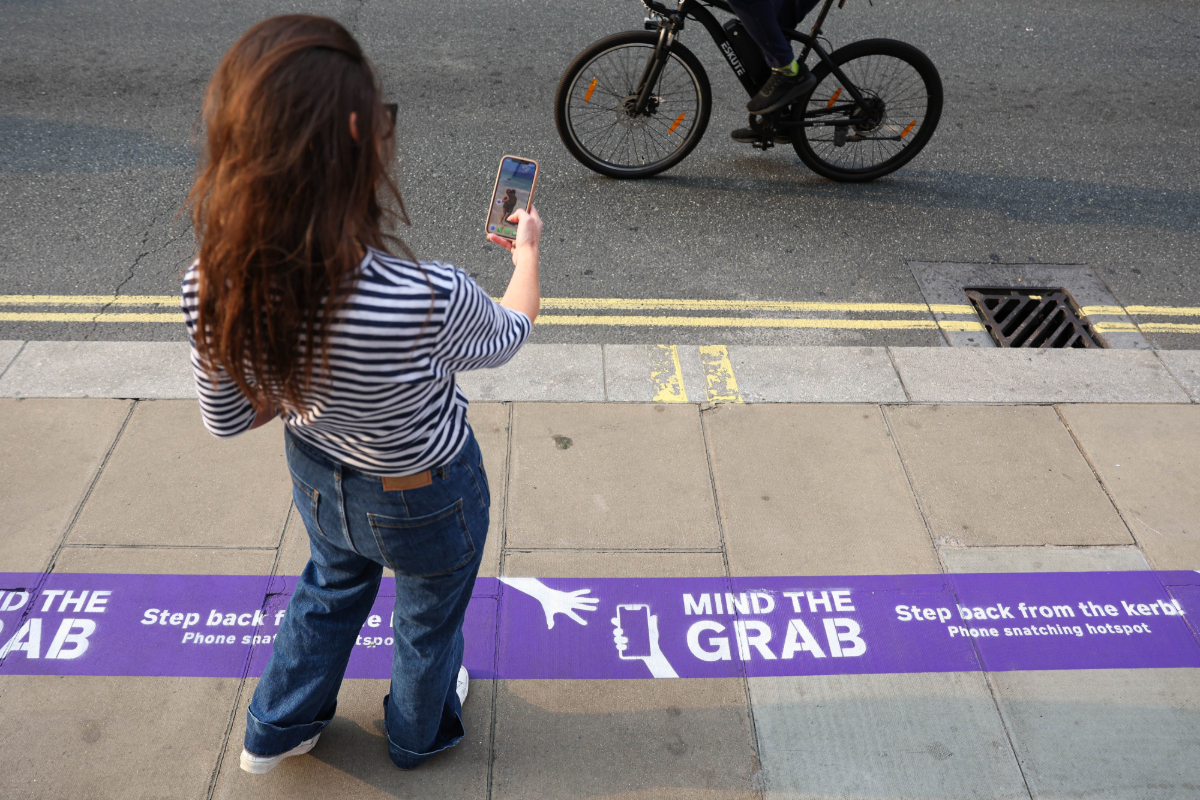 Financial scams soar as crooks snatch phones and manipulate vulnerable victims